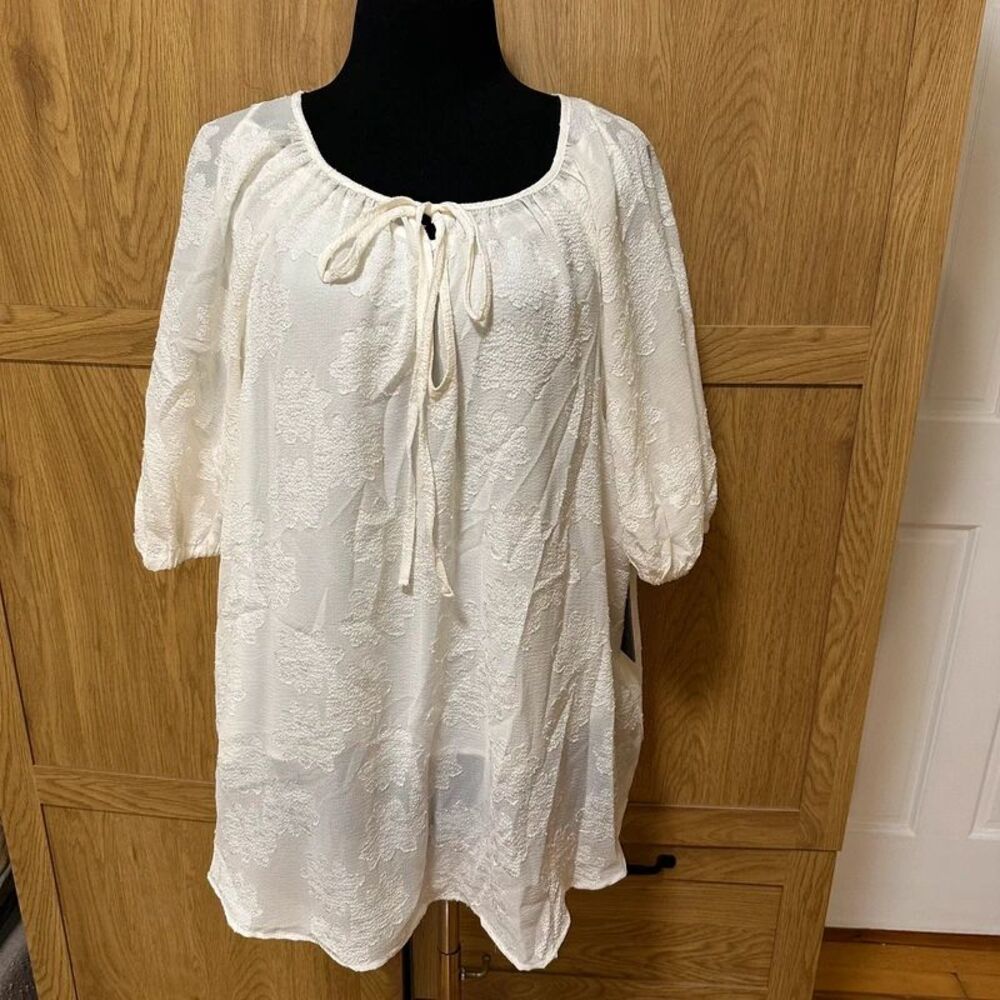 Vince Camuto 2X Ivory Daisy Daze Textured Floral Puff Sleeve Blouse Top